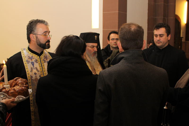 Alexandru Ioan Cuza (cu spatele la camera), Î.P.S. Serafim, Pr. Ioan Popescu şi diac. Vasile Florin Reut