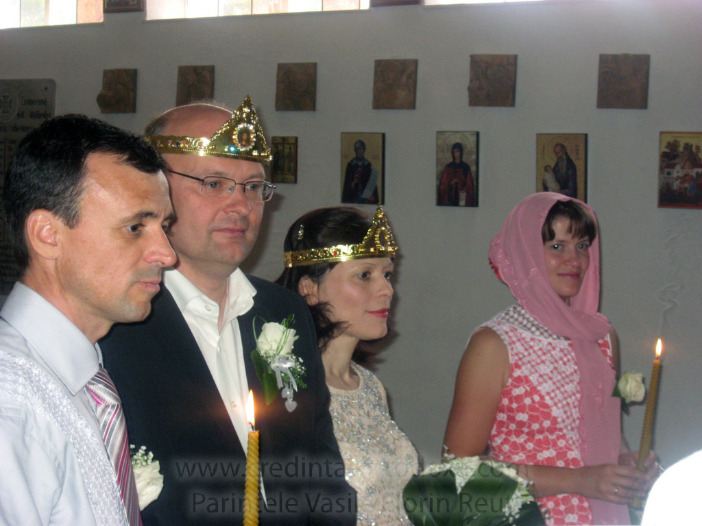 Tinerii Tatiana si Michael M. si-au unit destinele prin Sfanta Taina a Cununiei la Biserica Ortodoxa "Sfintii Imparati Constantin si Elena" din Straubing * Parintele Vasile Florin Reut * www.credinta-ortodoxa.com * Aici impreuna cu nasii lor, familia Ana si Sergiu B. Tinerii Tatiana si Michael M. si-au unit destinele prin Sfanta Taina a Cununiei la Biserica Ortodoxa "Sfintii Imparati Constantin si Elena" din Straubing * Parintele Vasile Florin Reut * www.credinta-ortodoxa.com * Aici impreuna cu nasii lor, familia Ana si Sergiu B.