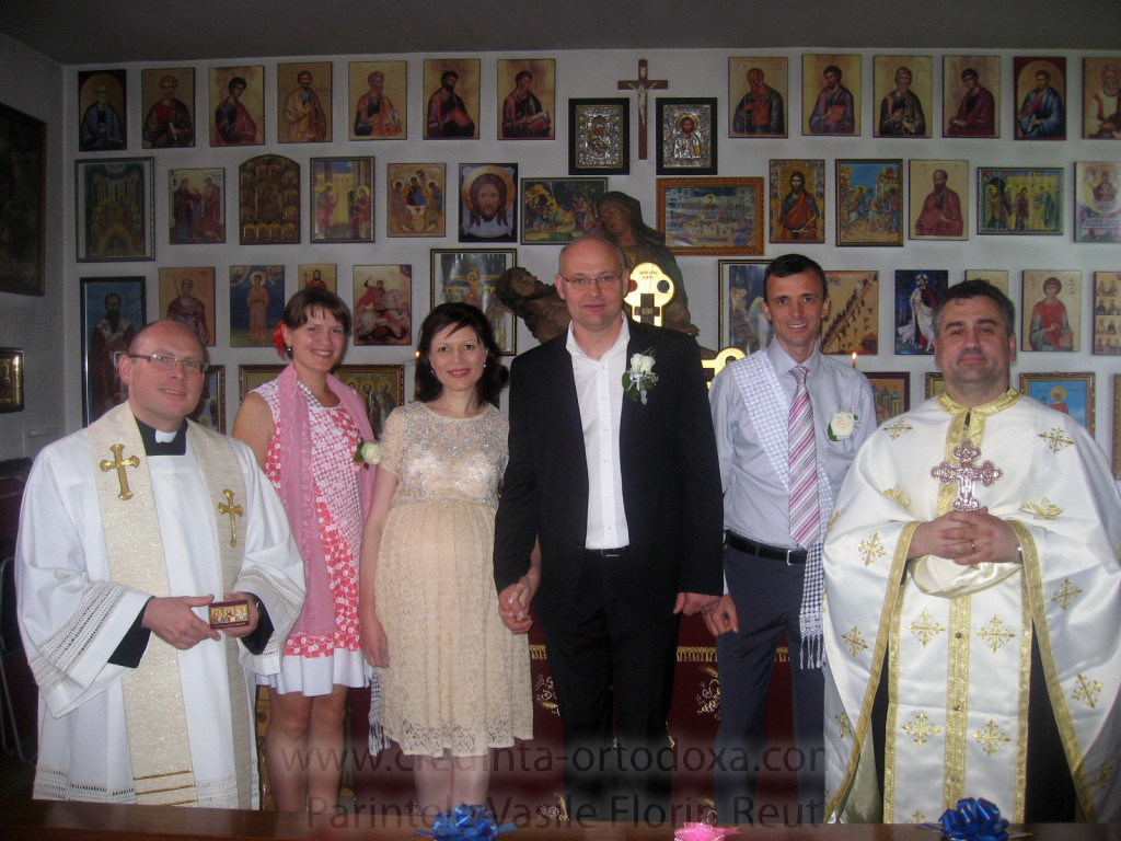 Tinerii Tatiana si Michael M. si-au unit destinele prin Sfanta Taina a Cununiei la Biserica Ortodoxa "Sfintii Imparati Constantin si Elena" din Straubing * Parintele Vasile Florin Reut * www.credinta-ortodoxa.com * Invitat din partea mirelui, parintele catolic Schwarzer M. Tinerii Tatiana si Michael M. si-au unit destinele prin Sfanta Taina a Cununiei la Biserica Ortodoxa "Sfintii Imparati Constantin si Elena" din Straubing * Parintele Vasile Florin Reut * www.credinta-ortodoxa.com * Invitat din partea mirelui, parintele catolic Schwarzer M.