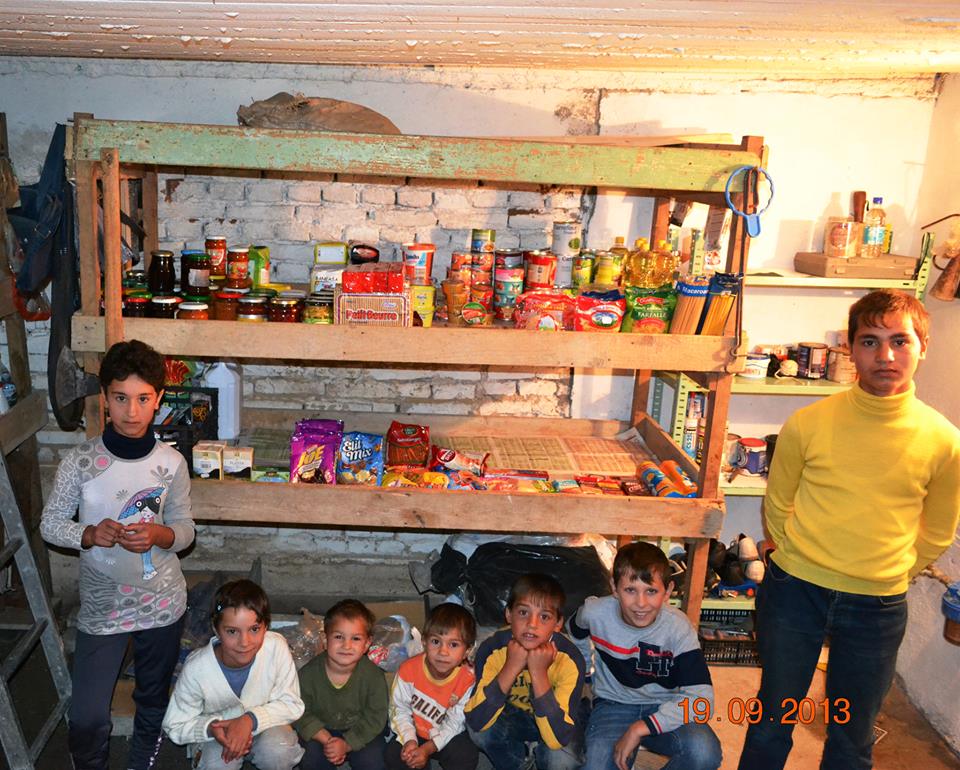 Cei 7 orfanii din Agnita * ,,CAMARA,, Prichindeilor . Azi e plina datorita voua minunatilor nostri prieteni . Bob cu bob ca furnicutza o sa trecem si de iarna asta . Multumim din suflet . * www.credinta-ortodoxa.com Cei 7 orfanii din Agnita * ,,CAMARA,, Prichindeilor . Azi e plina datorita voua minunatilor nostri prieteni . Bob cu bob ca furnicutza o sa trecem si de iarna asta . Multumim din suflet . * www.credinta-ortodoxa.com