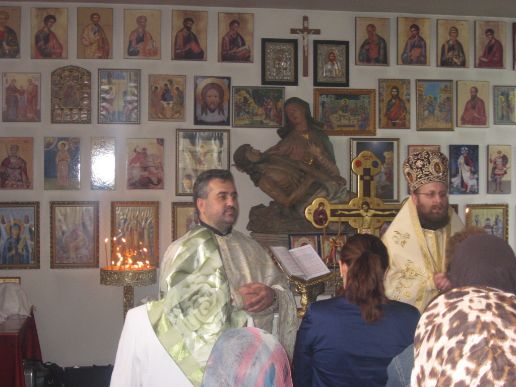 Sfanta Liturghie Arhiereasca la Biserica Ortodoxa Romana "Sfintii Imparati Constantin si Elena2 din Straubing - Prea Sfintitul Sofian Brasoveanul si Parintele Paroh Vasile Florin Reut din Regensburg * www.credinta-ortodoxa.com Sfanta Liturghie Arhiereasca la Biserica Ortodoxa Romana "Sfintii Imparati Constantin si Elena2 din Straubing - Prea Sfintitul Sofian Brasoveanul si Parintele Paroh Vasile Florin Reut din Regensburg * www.credinta-ortodoxa.com