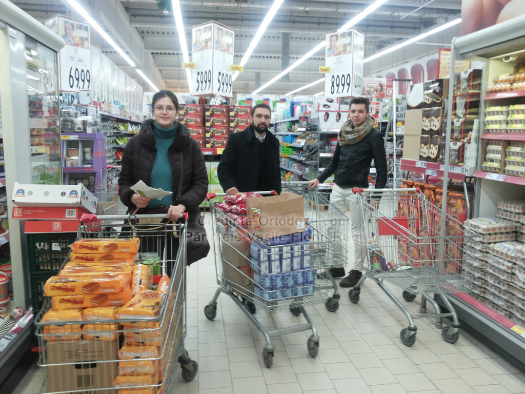 Daruind vei dobandi - actiunea umanitara a Parintelui Vasile Florin Reut si a Parohiei Ortodoxe Romane din Straubing in localitatea Belcesti - Iasi, Decembrie 2013 - Partea 1: Cumparaturile - Prietenii nostri din Iasi, Parintele Andrei Florariu cu familia sfintiei sale nu stau mult pe ganduri cand e vorba sa-i ajutam pe cei necajiti * www.credinta-ortodoxa.com Daruind vei dobandi - actiunea umanitara a Parintelui Vasile Florin Reut si a Parohiei Ortodoxe Romane din Straubing in localitatea Belcesti - Iasi, Decembrie 2013 - Partea 1: Cumparaturile - Prietenii nostri din Iasi, Parintele Andrei Florariu cu familia sfintiei sale nu stau mult pe ganduri cand e vorba sa-i ajutam pe cei necajiti * www.credinta-ortodoxa.com