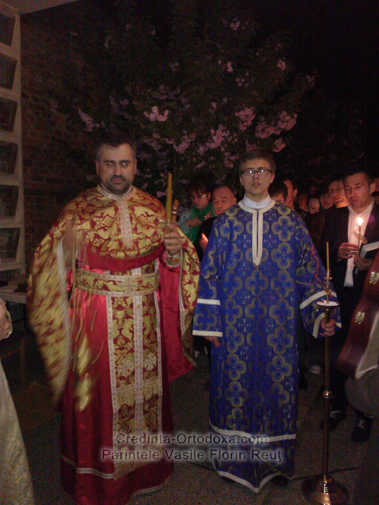 Slujba de Inviere din anul 2013 la Biserica Ortodoxa Romana “Sfintii Imparati Constantin si Elena” din Straubing * www.credinta-ortodoxa.com Slujba de Inviere din anul 2013 la Biserica Ortodoxa Romana “Sfintii Imparati Constantin si Elena” din Straubing * www.credinta-ortodoxa.com