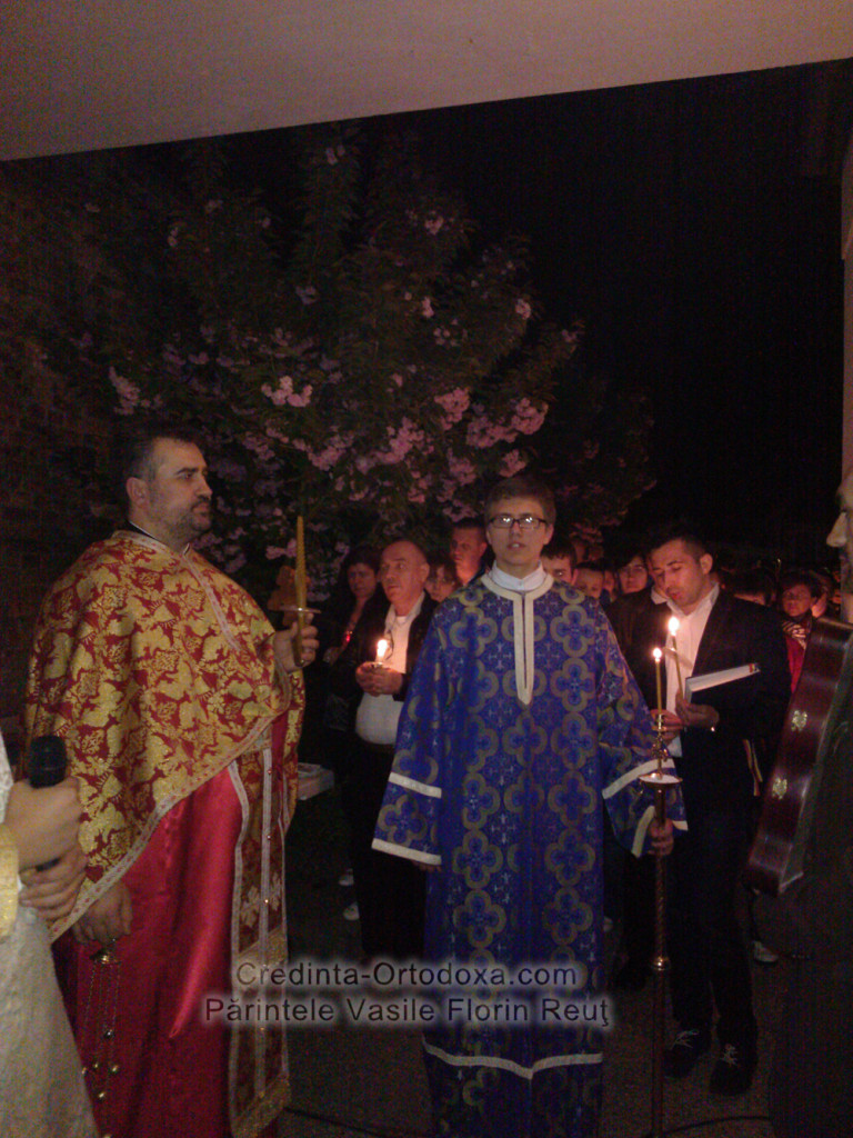 Slujba de Inviere din anul 2013 la Biserica Ortodoxa Romana “Sfintii Imparati Constantin si Elena” din Straubing * www.credinta-ortodoxa.com Slujba de Inviere din anul 2013 la Biserica Ortodoxa Romana “Sfintii Imparati Constantin si Elena” din Straubing * www.credinta-ortodoxa.com