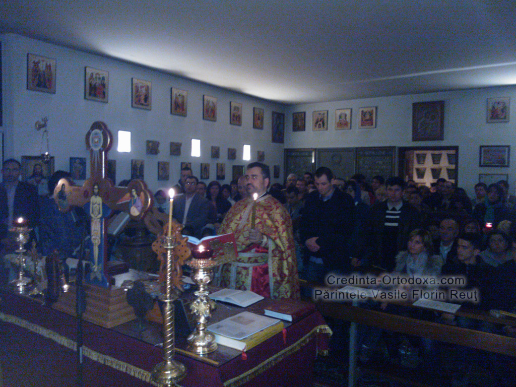 Slujba de Inviere din anul 2013 la Biserica Ortodoxa Romana “Sfintii Imparati Constantin si Elena” din Straubing * www.credinta-ortodoxa.com Slujba de Inviere din anul 2013 la Biserica Ortodoxa Romana “Sfintii Imparati Constantin si Elena” din Straubing * www.credinta-ortodoxa.com