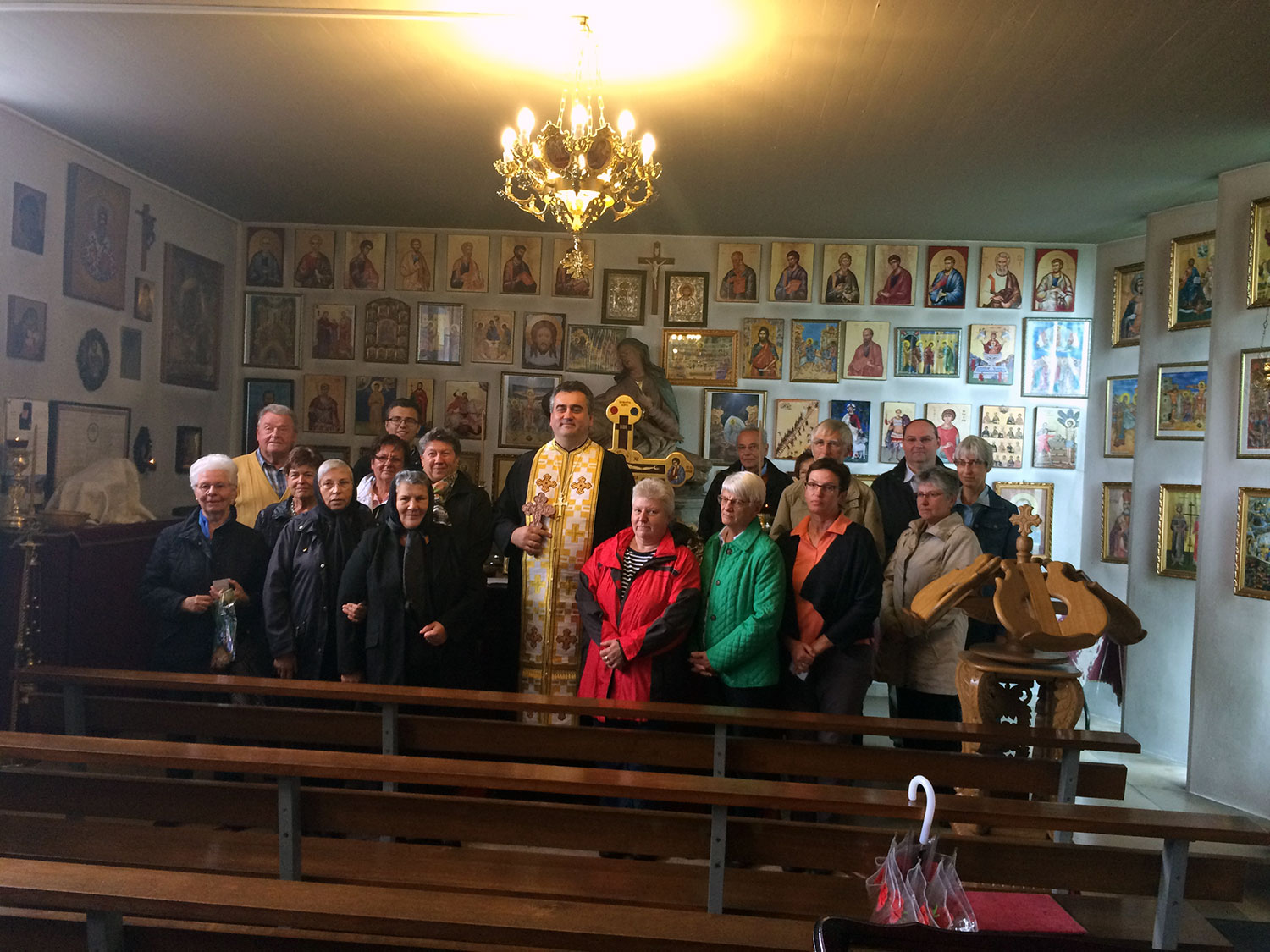 Gemeinsames und Unterschiede: Vorstellung der rumänisch orthodoxen Kirche an die Katholische Erwachsenenbildung Straubing-Bogen Gemeinsames und Unterschiede: Vorstellung der rumänisch orthodoxen Kirche an die Katholische Erwachsenenbildung Straubing-Bogen
