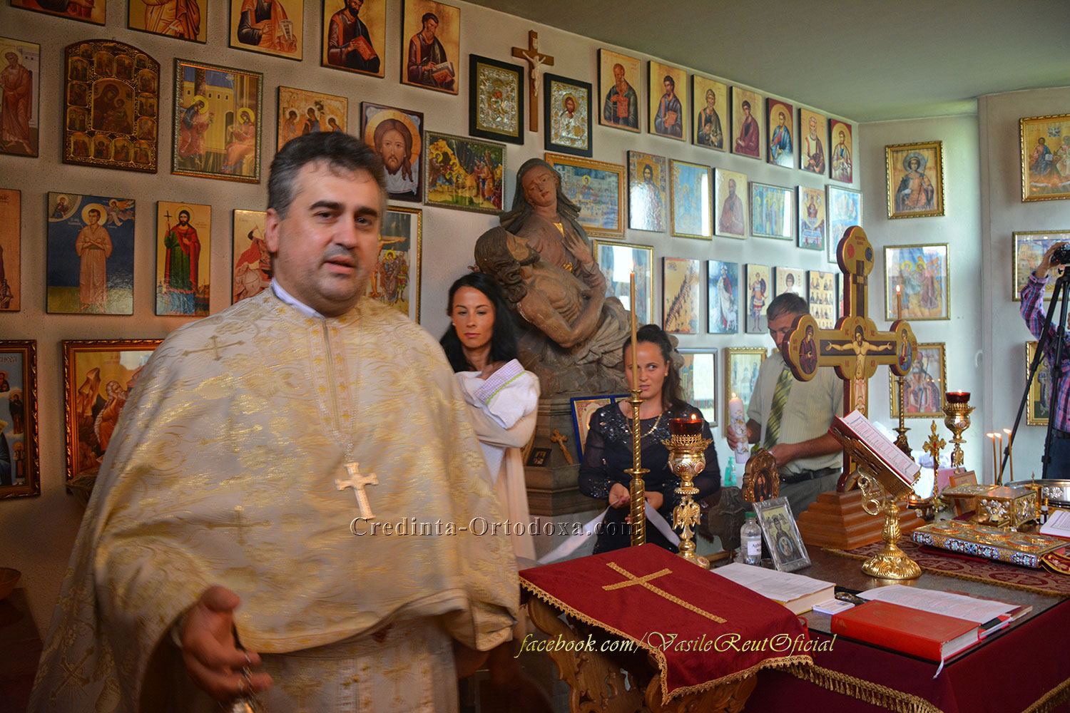 Taina Sfantului Botez unita cu Sfanta Liturghie (sau Liturghia Baptismala) la Biserica Ortodoxa Romana din Straubing Taina Sfantului Botez unita cu Sfanta Liturghie (sau Liturghia Baptismala) la Biserica Ortodoxa Romana din Straubing