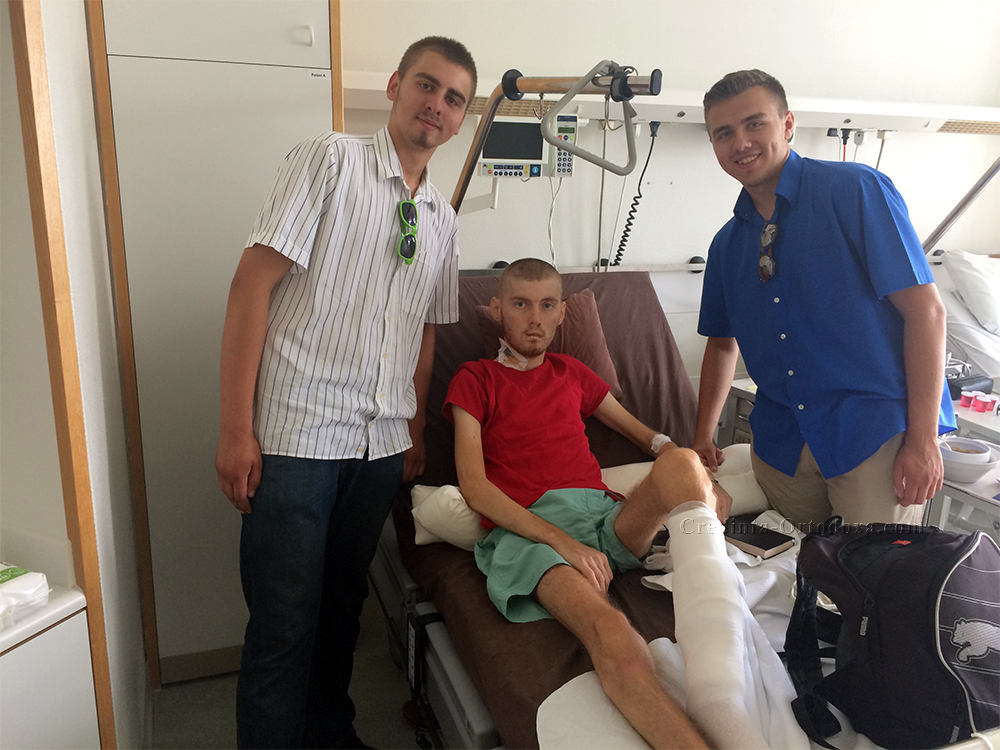 Tinerii Sebastian Ioan şi Dimitrie Reuţ în vizită la fratele Nicolae Cosmin Paunescu